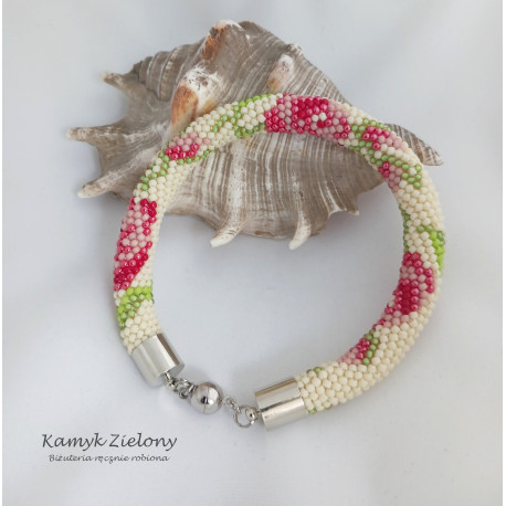 Bransoletka w róże