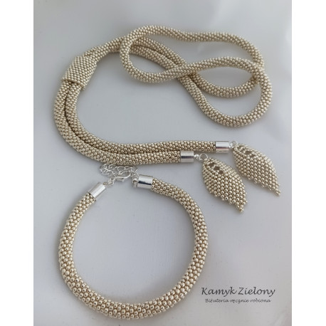 Komplet w srebrnym kolorze - naszyjnik i bransoletka