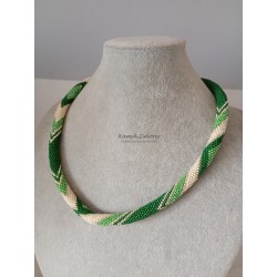 Naszyjnik koralikowy zielono-beżowy